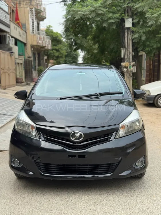 Toyota Vitz 2011 for Sale in Lahore Image-1