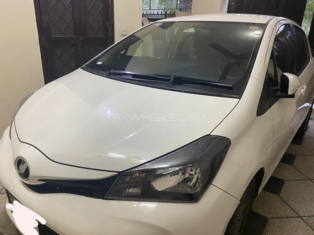 Toyota Vitz 2014 for Sale in Lahore Image-1