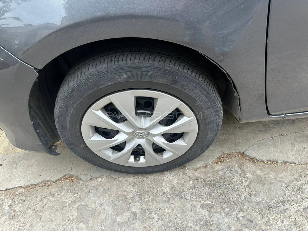 Toyota Vitz 2014 for Sale in Lahore Image-1
