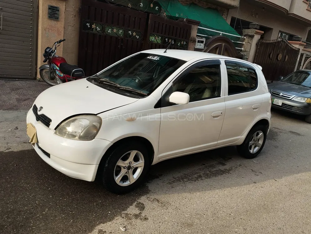 Toyota Vitz 2000 for Sale in Islamabad Image-1