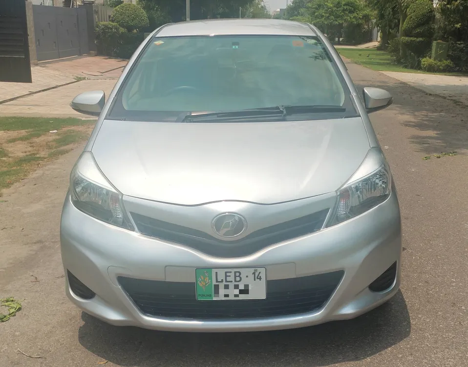 Toyota Vitz 2013 for Sale in Lahore Image-1