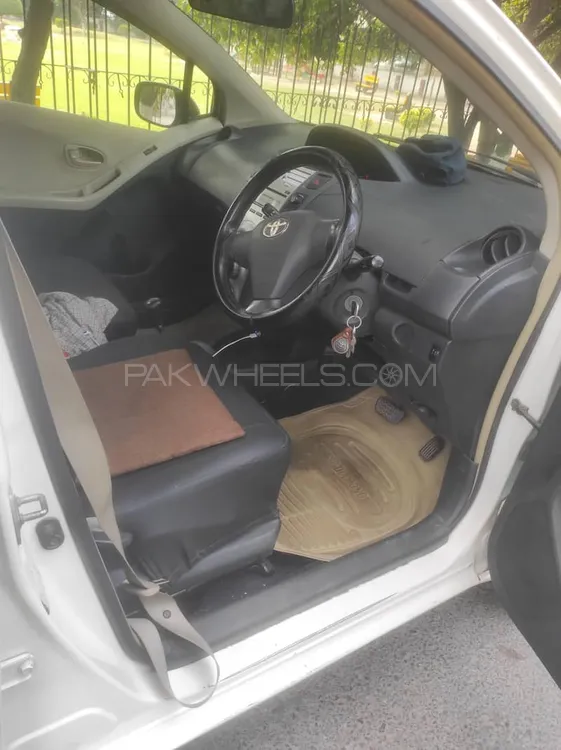 Toyota Vitz 2007 for Sale in Lahore Image-1
