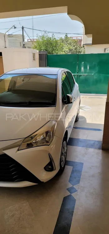 Toyota Vitz 2017 for Sale in Lahore Image-1