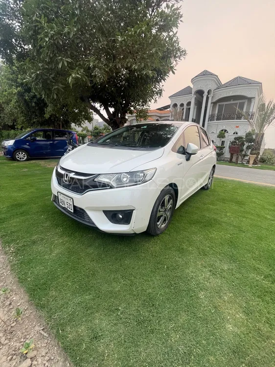 Honda Fit 2016 for Sale in Lahore Image-1