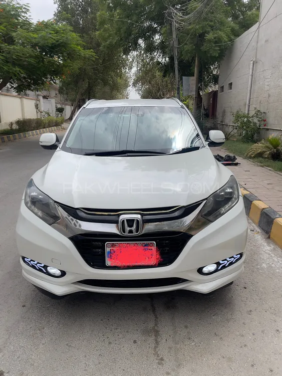 Honda Vezel 2015 for Sale in Karachi Image-1