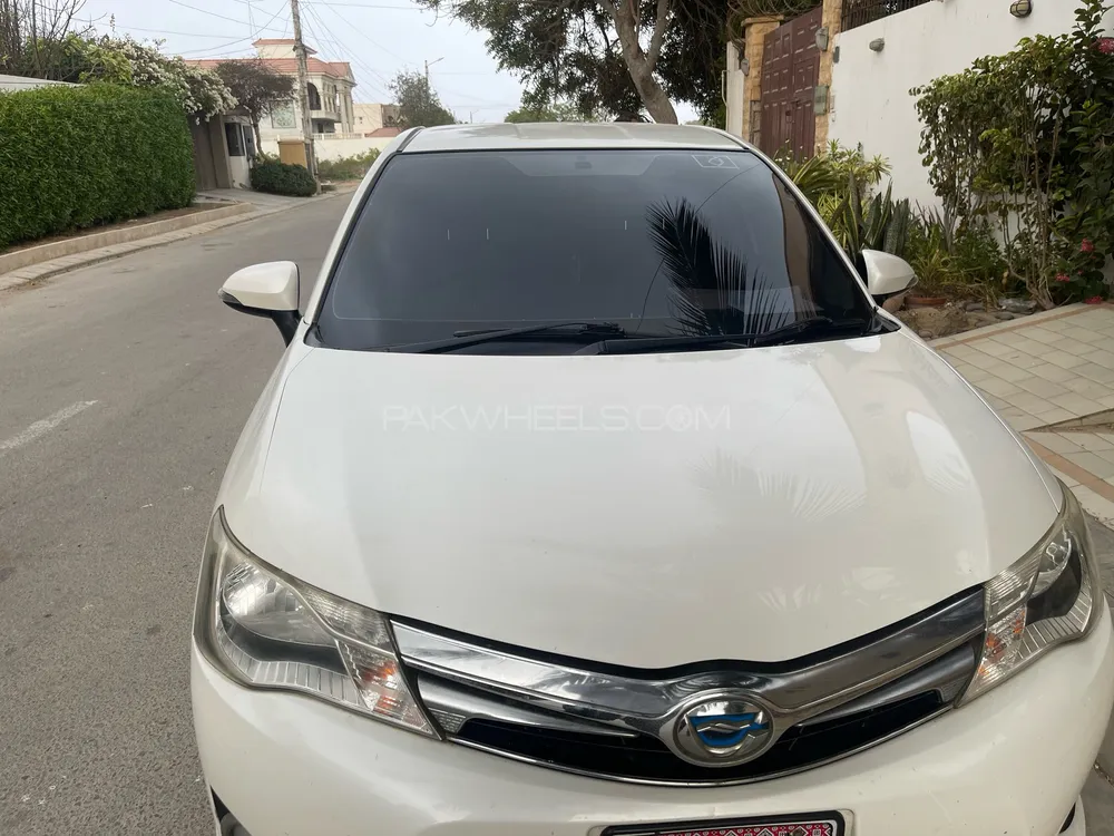 Toyota Corolla Axio 2014 for Sale in Karachi Image-1