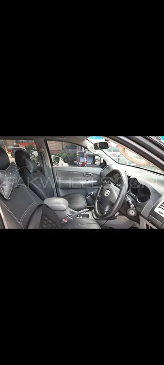 Toyota Hilux 2011 for Sale in Peshawar Image-1
