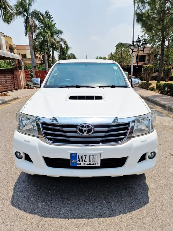 Toyota Hilux 2015 for Sale in Islamabad Image-1