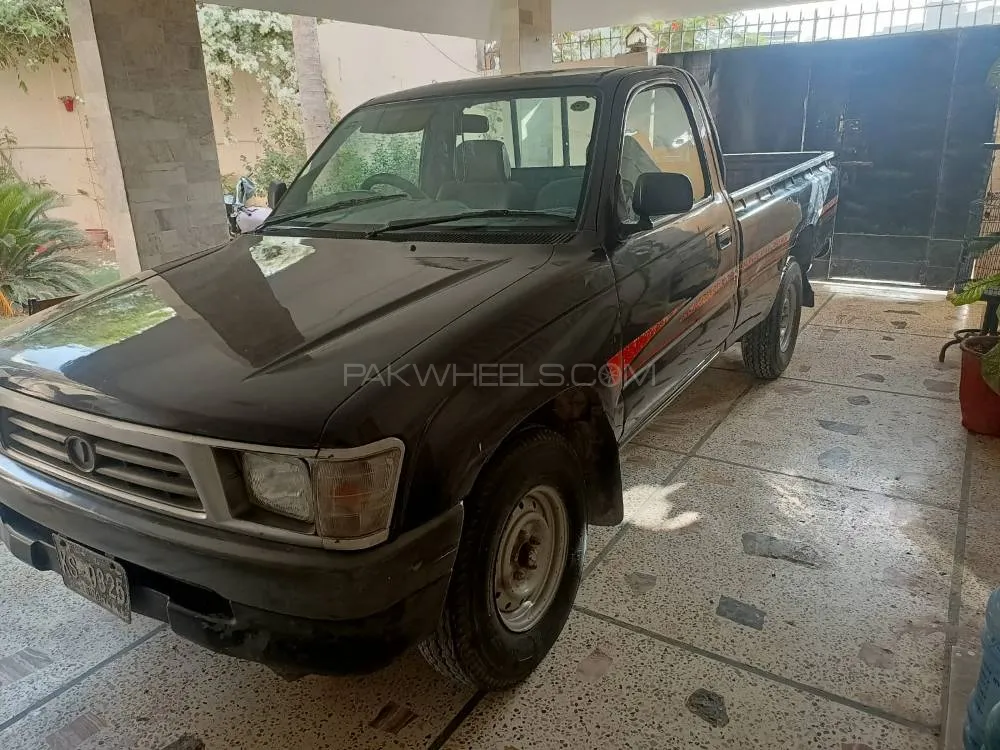 Toyota Hilux 2000 for Sale in Karachi Image-1