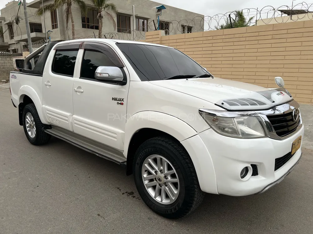 Toyota Hilux 2015 for Sale in Karachi Image-1