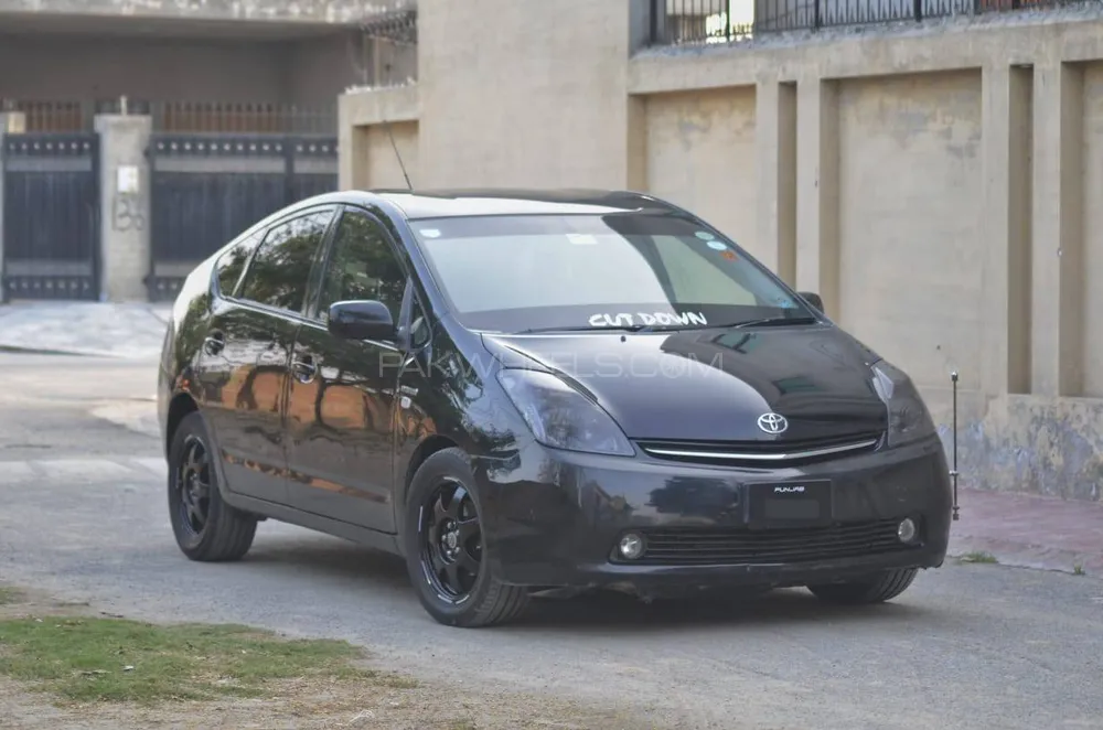 Toyota Prius 2008 for Sale in Lahore Image-1
