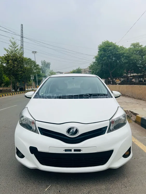 Toyota Vitz 2011 for Sale in Multan Image-1