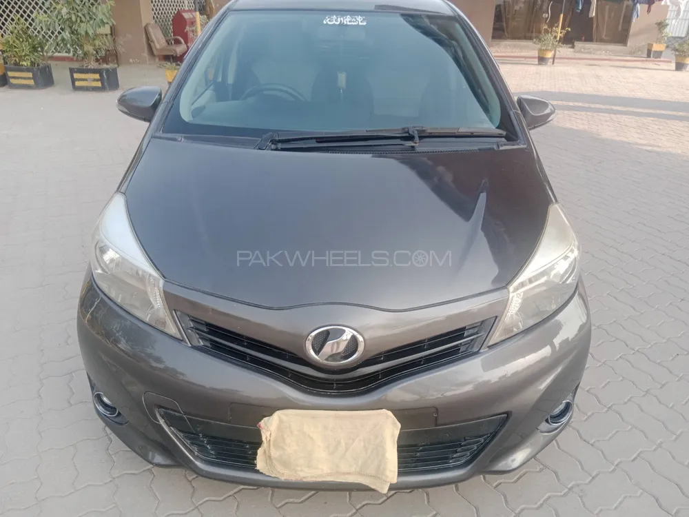 Toyota Vitz 2012 for Sale in Kabirwala Image-1