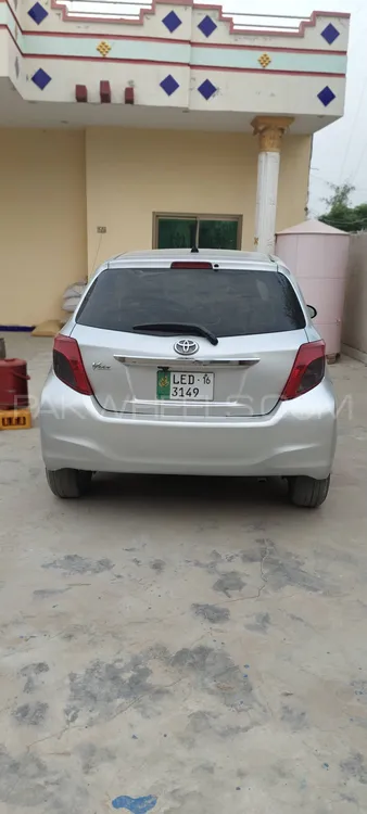 Toyota Vitz 2012 for Sale in Hasilpur Image-1