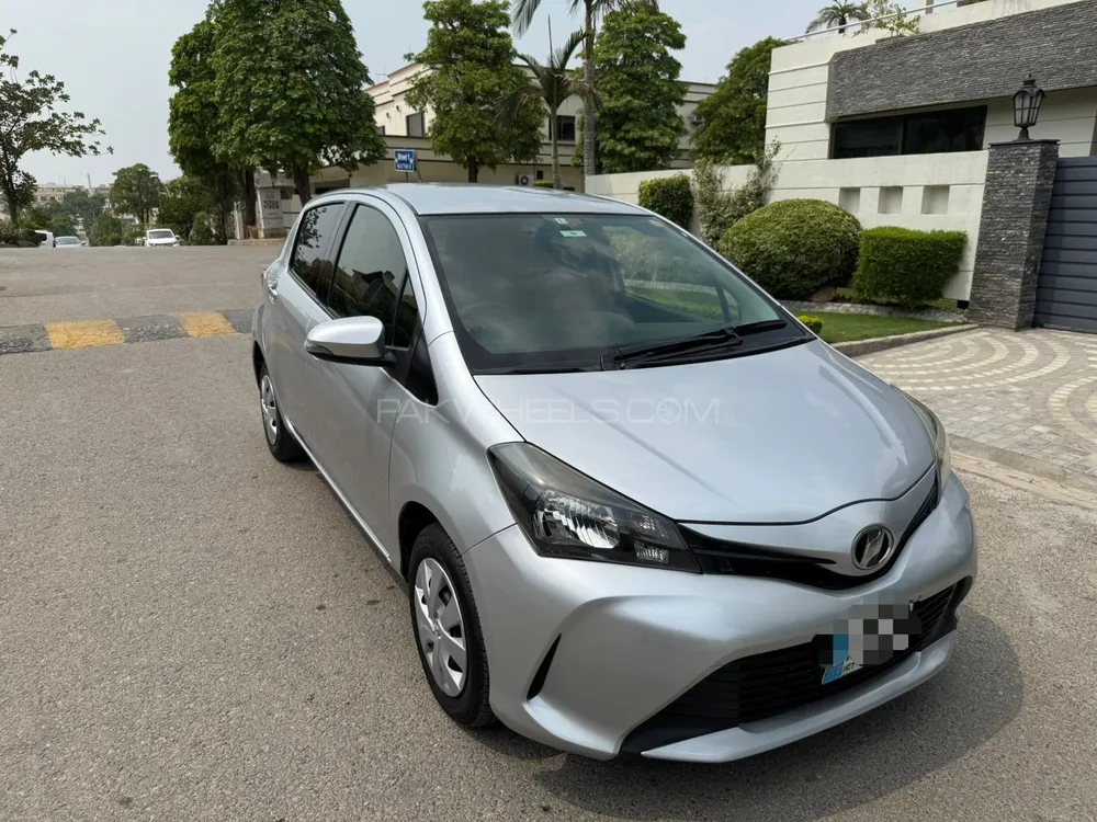 Toyota Vitz 2015 for Sale in Islamabad Image-1