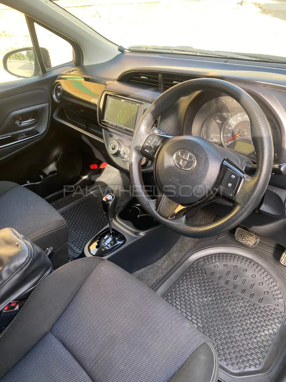 Toyota Vitz 2018 for Sale in Karachi Image-1