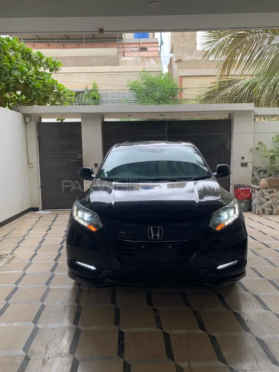 Honda Vezel 2017 for Sale in Karachi Image-1