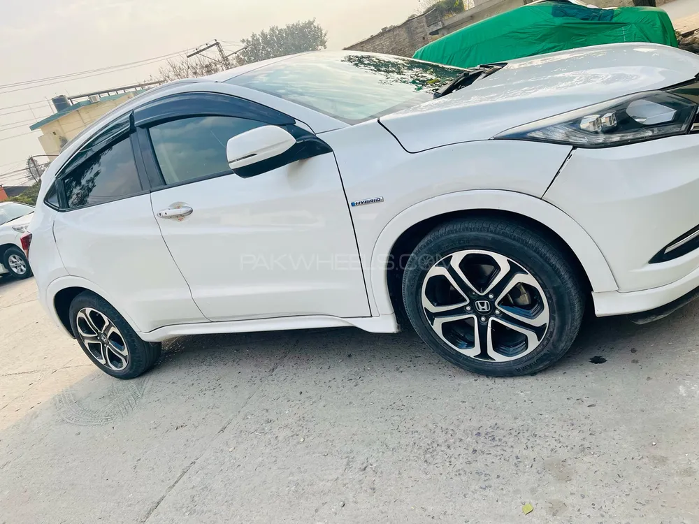 Honda Vezel 2016 for Sale in Rawalpindi Image-1