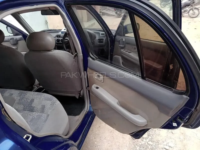 Nissan March 2002 for Sale in Karachi Image-1