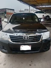 Toyota Hilux 4x4 Double Cab Standard 2016 for Sale