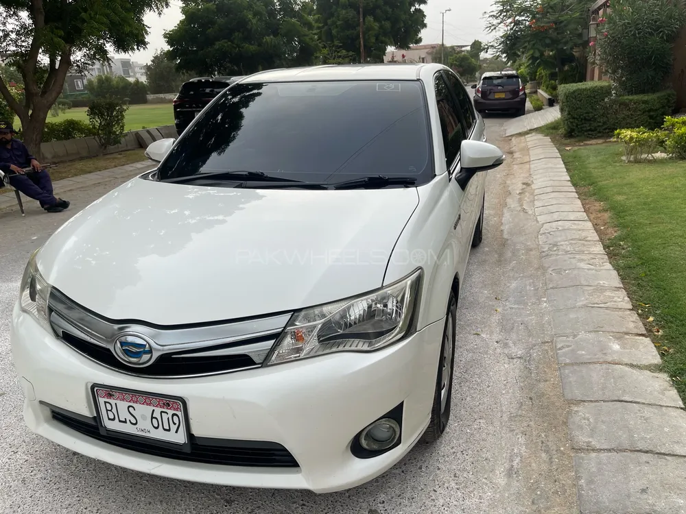 Toyota Corolla Axio 2014 for Sale in Karachi Image-1