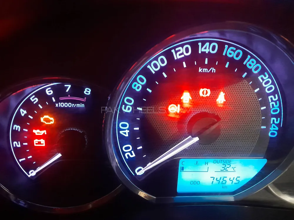 Toyota Corolla 2016 for Sale in Karachi Image-1