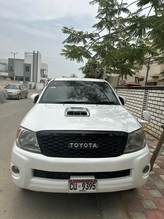 Toyota Hilux 2010 for Sale in Karachi Image-1