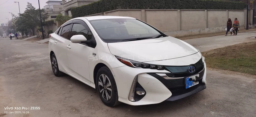 Toyota Prius 2018 for Sale in Faisalabad Image-1