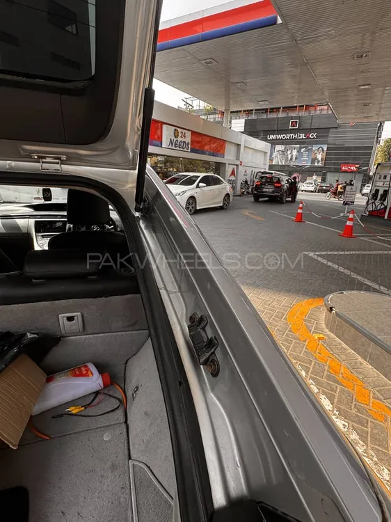 Toyota Prius 2011 for Sale in Lahore Image-1