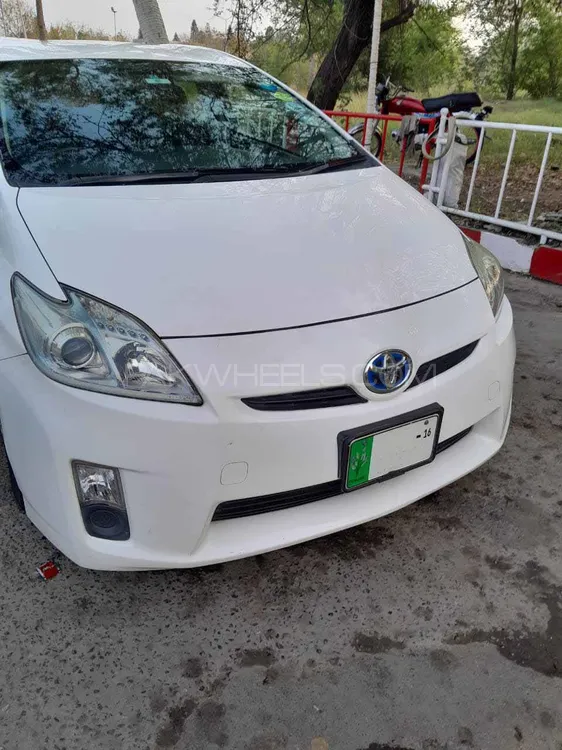 Toyota Prius 2016 for Sale in Islamabad Image-1