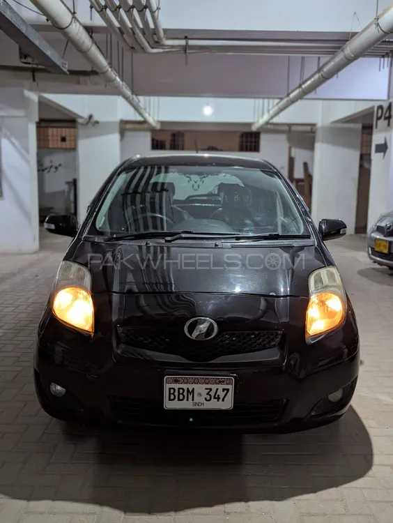 Toyota Vitz 2010 for Sale in Karachi Image-1
