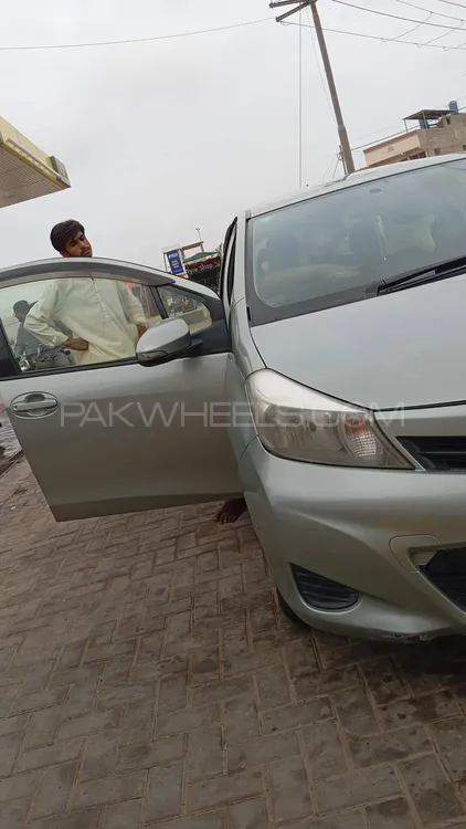Toyota Vitz 2013 for Sale in Karachi Image-1