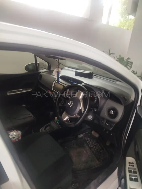 Toyota Vitz 2015 for Sale in Peshawar Image-1