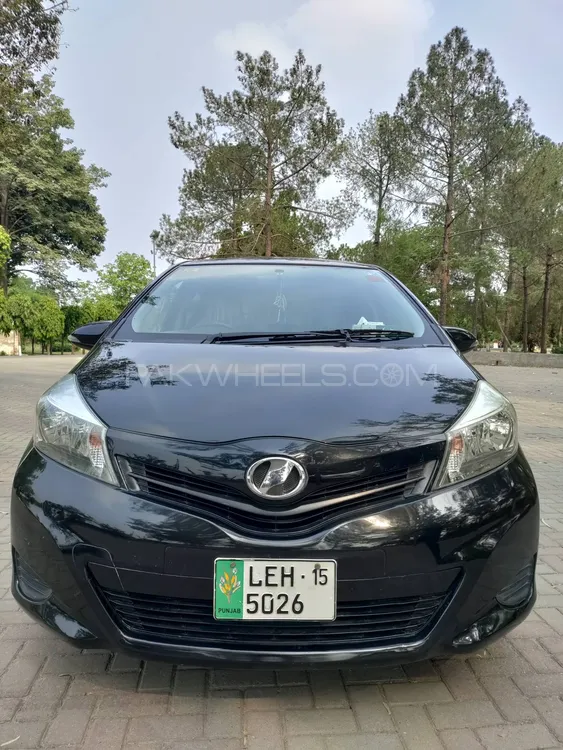 Toyota Vitz 2013 for Sale in Lahore Image-1