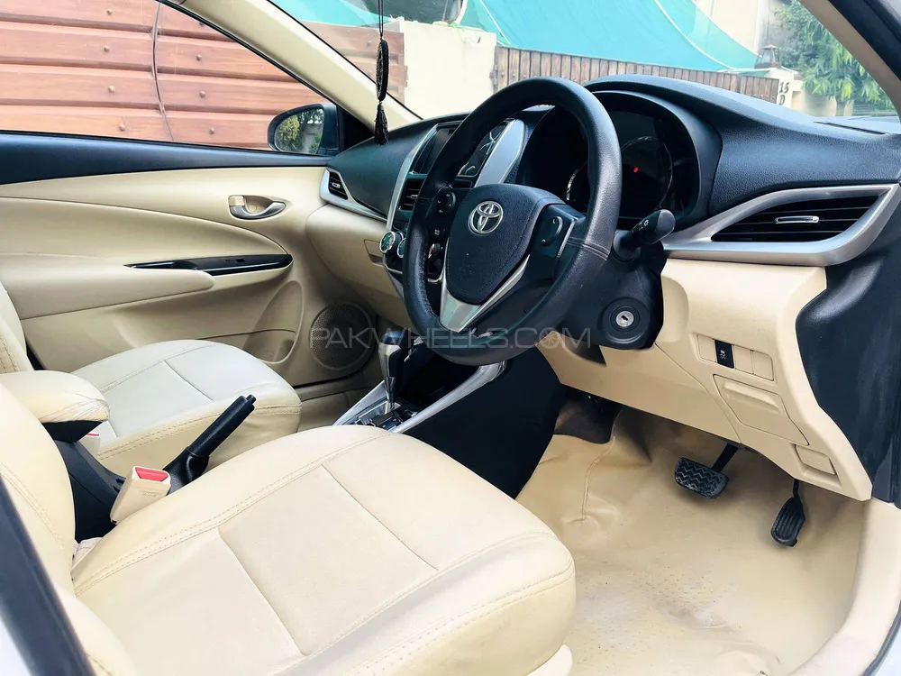 Toyota Yaris Sedan 2020 for Sale in Lahore Image-1