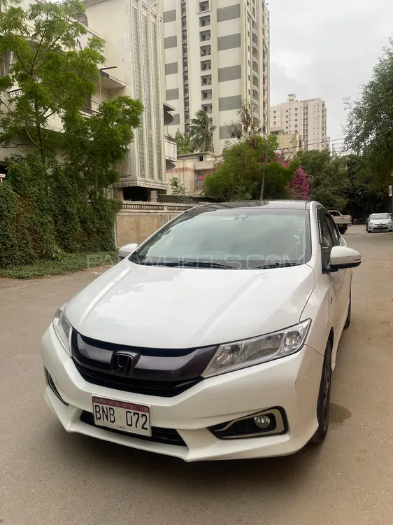 Honda Grace Hybrid 2015 for Sale in Karachi Image-1