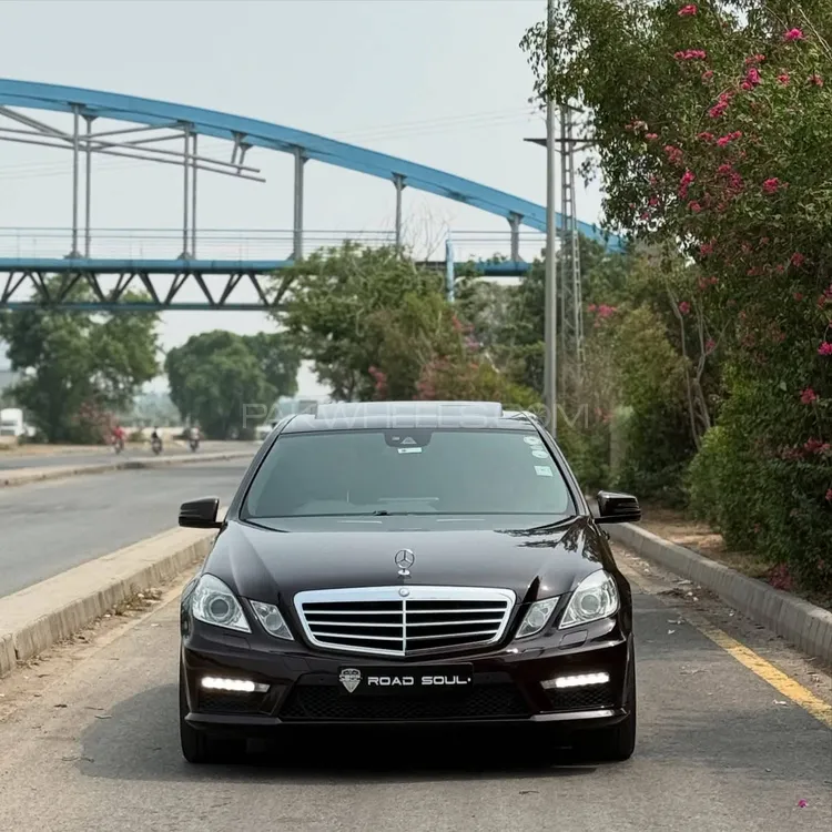 Mercedes Benz E Class 2010 for Sale in Lahore Image-1