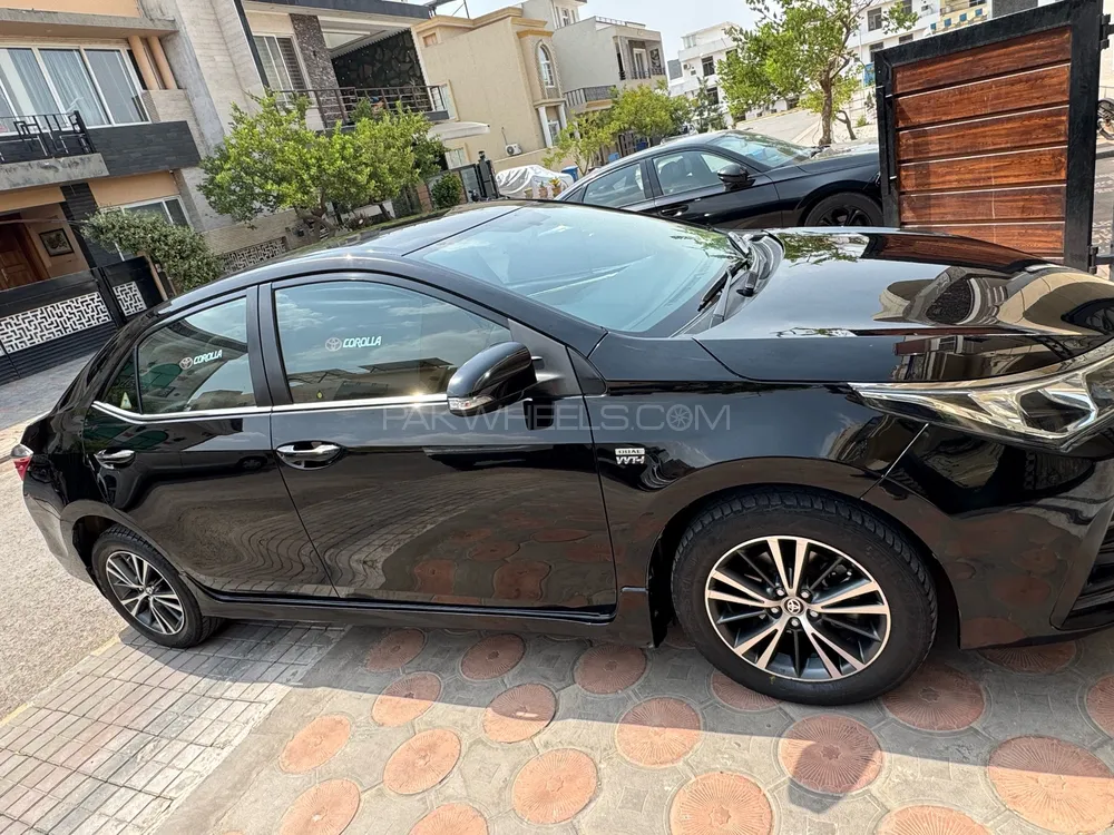 Toyota Corolla 2017 for Sale in Islamabad Image-1