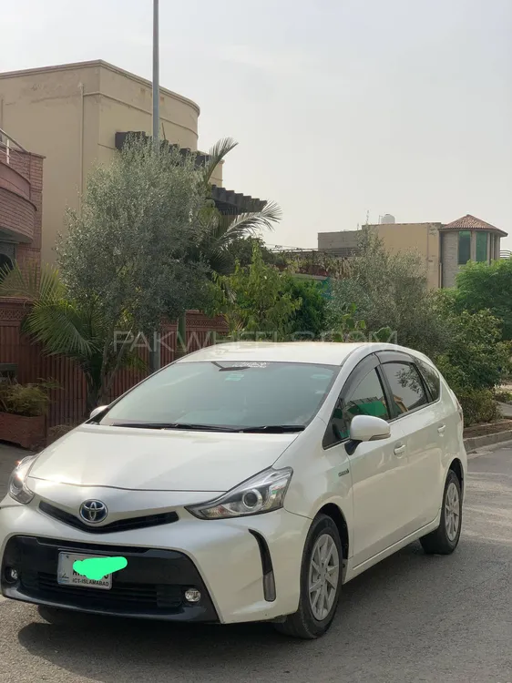 Toyota Prius Alpha 2015 for Sale in Rawalpindi Image-1
