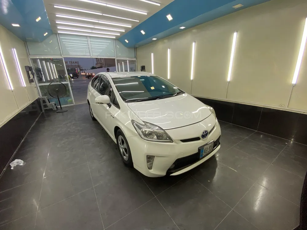 Toyota Prius 2013 for Sale in Islamabad Image-1