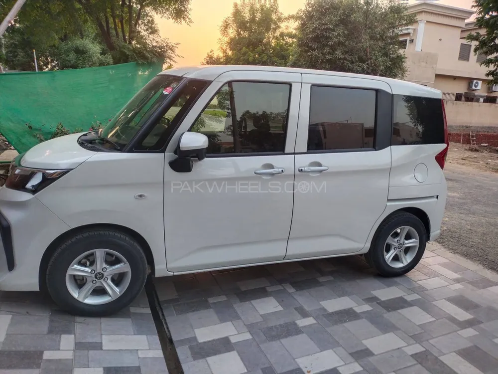 Toyota Roomy 2021 for Sale in Lahore Image-1