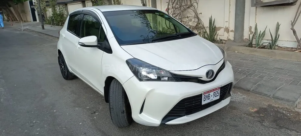 Toyota Vitz 2014 for Sale in Karachi Image-1