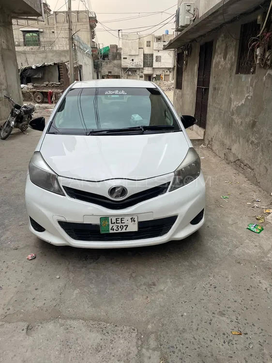Toyota Vitz 2014 for Sale in Sialkot Image-1