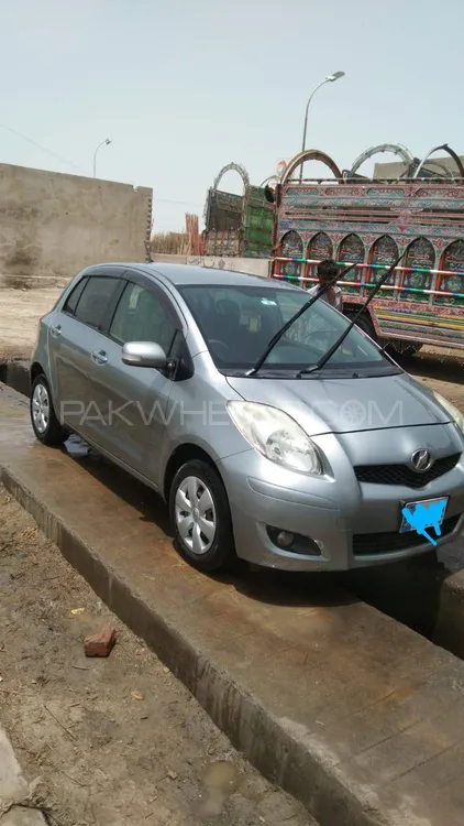Toyota Vitz 2010 for Sale in Islamabad Image-1