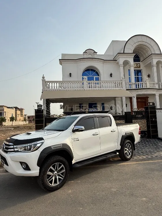 Toyota Hilux 2017 for Sale in Faisalabad Image-1