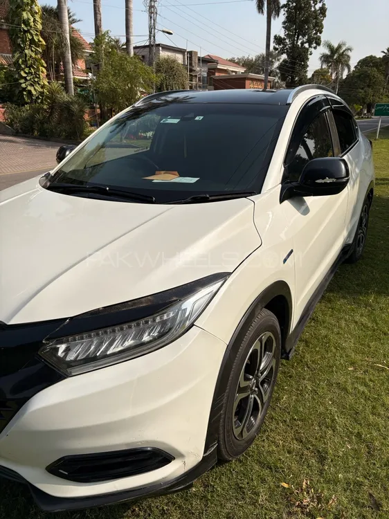 Honda Vezel 2018 for Sale in Islamabad Image-1