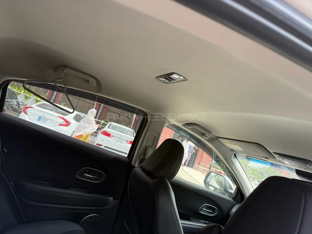 Honda Vezel 2018 for Sale in Multan Image-1