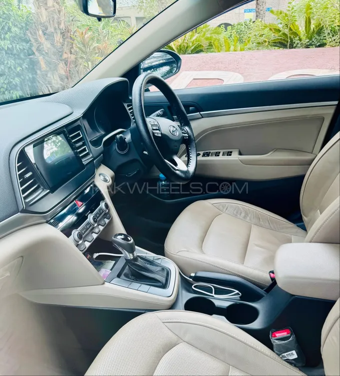 Hyundai Elantra 2024 for Sale in Lahore Image-1
