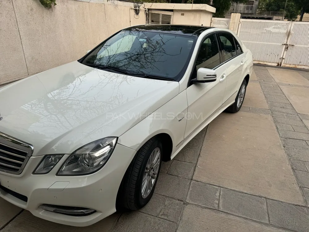 Mercedes Benz E Class 2011 for Sale in Karachi Image-1