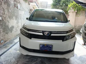 Toyota Voxy Hybrid X 2014 for Sale